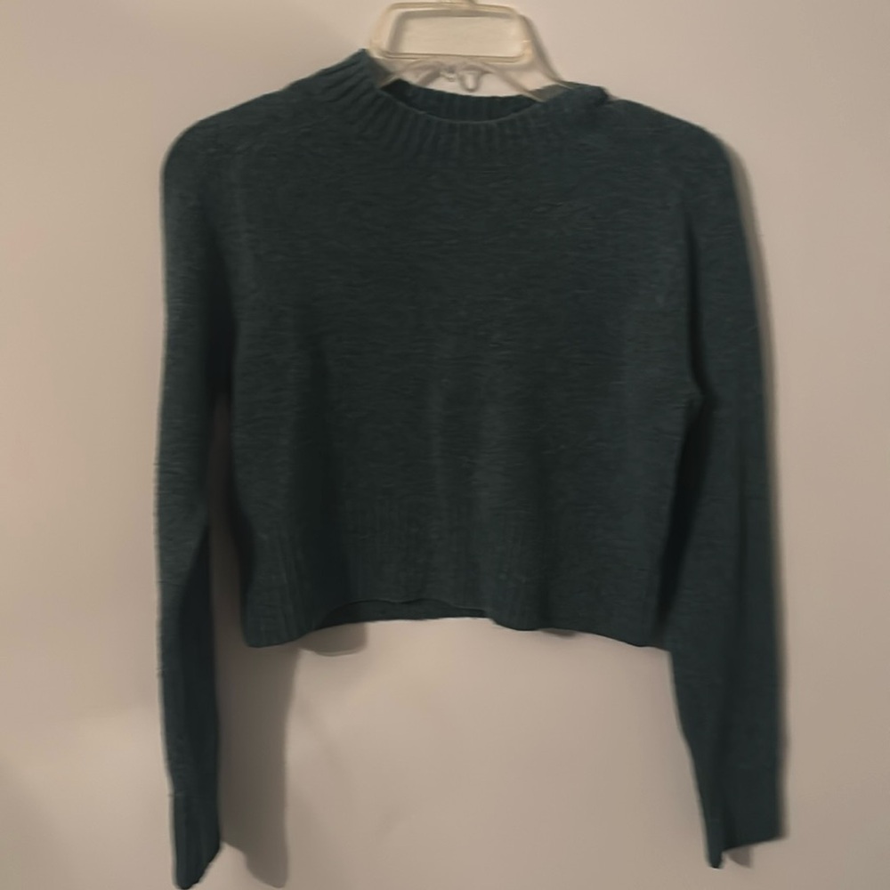 Universal Threads green cropped sweater